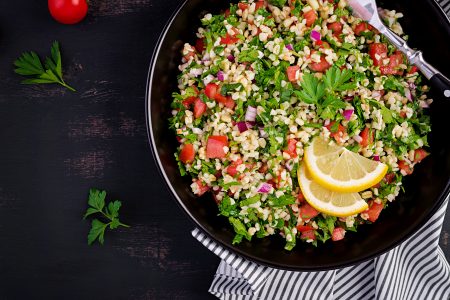 Salată Tabbouleh cu rodie (Foto: freepik.com)